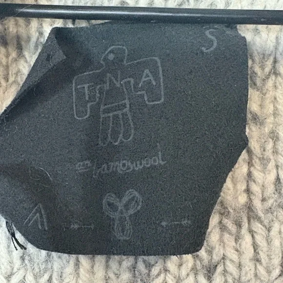 Aritzia TNA size small 100% lambswool button-up cardigan sweater in grey/white - Picture 6 of 7